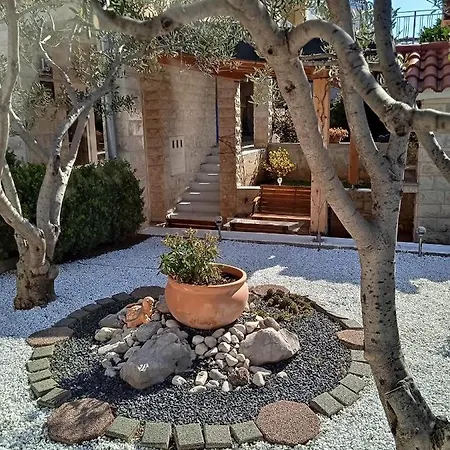 Apartman Lucy *
