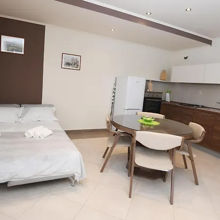Apartman Lucy *